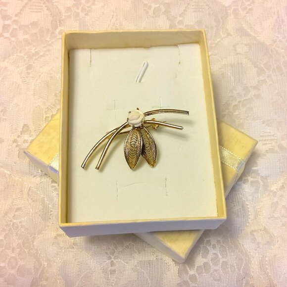 Vintage Hand Carved Ivory Gold Tone Brooch Jewelry Pin - Picture 8 of 9